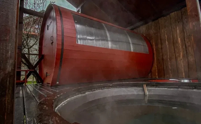 Чан на джерельний воді у садиба "Скита" Чан на джерельний воді у садиба "Скита"