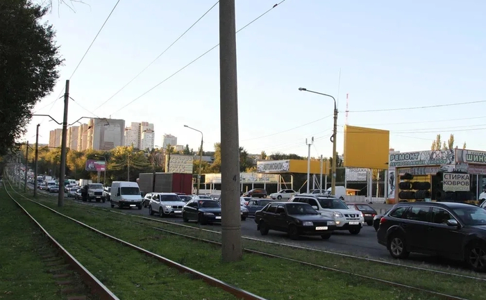 Парковка з охороною та освітленням для мікроавтобусів