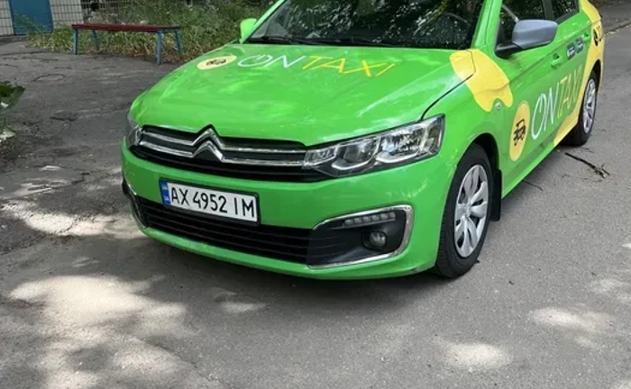 Автомобіль під таксі та для особистих цілей