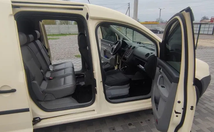 Пасажирські та грузові перевезення