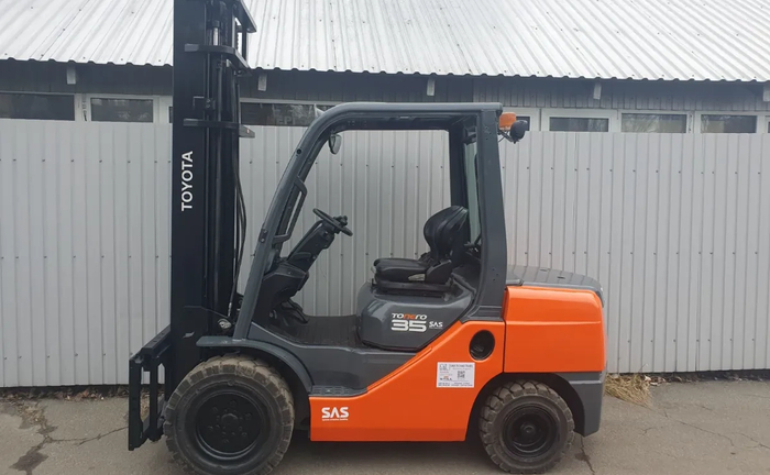 Навантажувач TОYOTA 8FDJF35 Навантажувач TОYOTA 8FDJF35