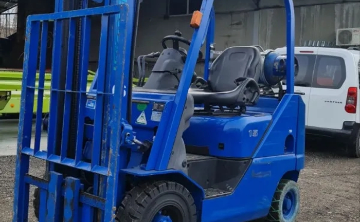 Вилковий навантажувач для робіт на складі та будівництві Вилковий навантажувач для робіт на складі та будівництві