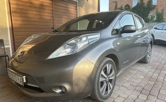 Авто Nissan Leaf Нісан Ліф Ніссан Ліф
