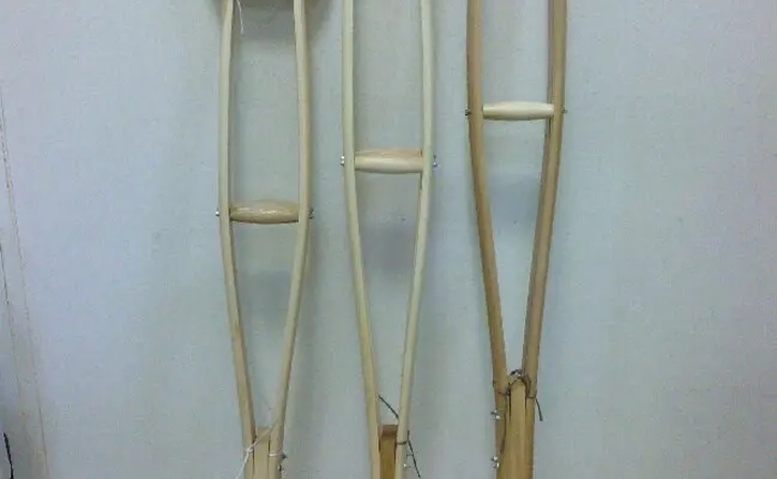 Дорослі милиці дерев'яні пахвові Дорослі милиці дерев'яні пахвові