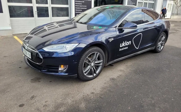 Автомобіль під таксі Автомобіль під таксі