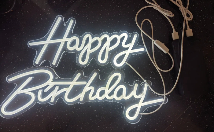 Неонова вивіска Happy Birthday