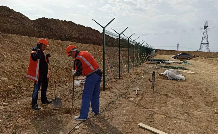 Установка та монтаж паркану з 3D євросітки у Дніпрі під ключ. Установка та монтаж паркану з 3D євросітки у Дніпрі під ключ.