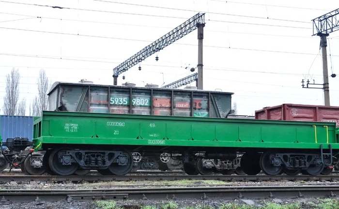 Вагон-Платформа: Перевезення негабариту та спецтехніки Вагон-Платформа: Перевезення негабариту та спецтехніки