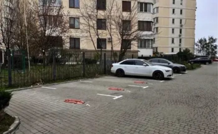 Просторе паркомісце в ЖК «Соляріс»