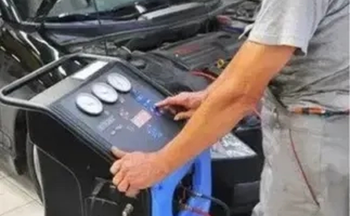 Заправка кондиціонерів. Поклейка фар бронеплівкою. Полірування фар Заправка кондиціонерів. Поклейка фар бронеплівкою. Полірування фар