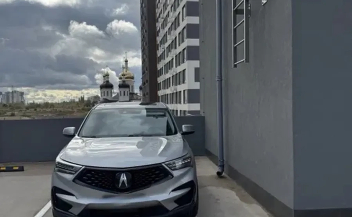 Паркомісце на 4-му поверсі для великого авто