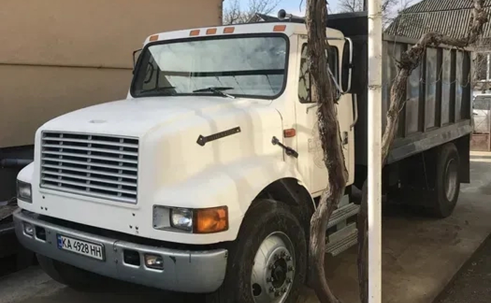 Грузовий самоскид або бортовий Грузовий самоскид або бортовий