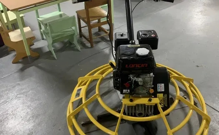 Затирочна машина в ідеальному стані. Полтава . Затирочна машина в ідеальному стані. Полтава .