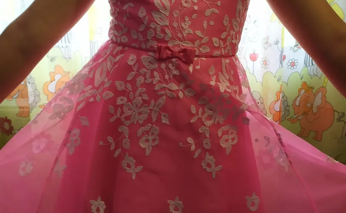 Вишукана сукня для особливих подій та свят