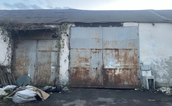 Цегляний гараж для авто та зберігання речей