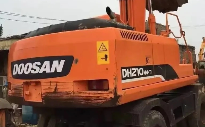 Екскаватор повно поворотний колісний DOOSAN-210, ківш 1 куб (додатковий планувальний ківш) Екскаватор повно поворотний колісний DOOSAN-210, ківш 1 куб (додатковий планувальний ківш)