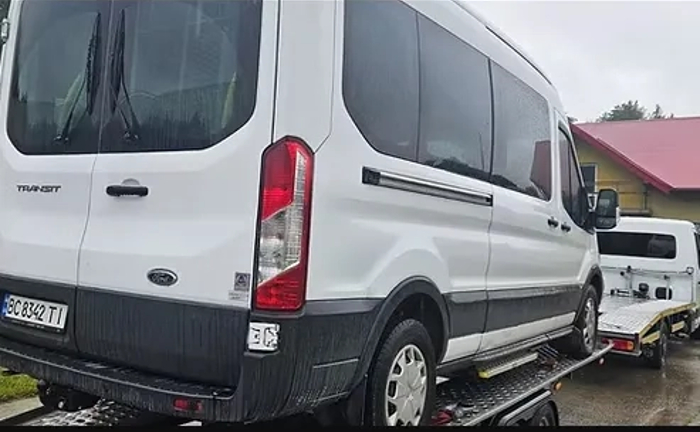 Автоевакуація мікроавтобуса - від 450 євро Автоевакуація мікроавтобуса - від 450 євро