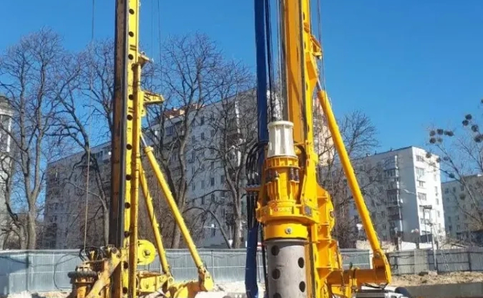 Ямобур, Бурова установка Bauer BG 40 650-1550 мм 45 м