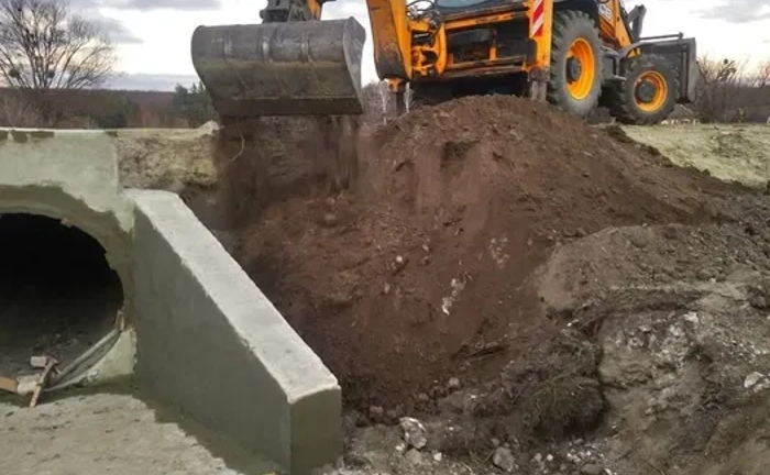 Послуги JCB-3CX екскаватора-навантажувача Послуги JCB-3CX екскаватора-навантажувача