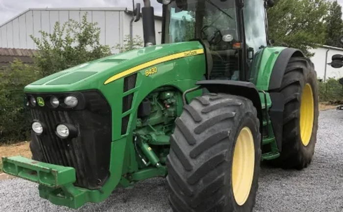 Трактор John Deere 8430: Потужний та Надійний Трактор John Deere 8430: Потужний та Надійний