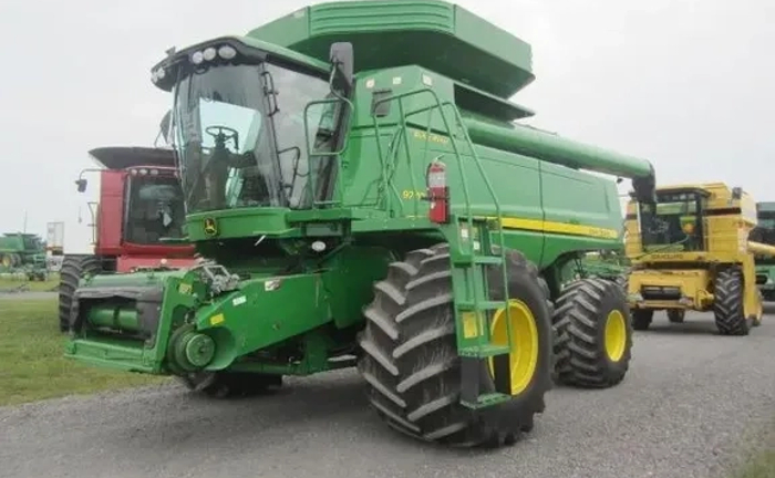 Комбайн John Deere 9770: готовий до сезону Комбайн John Deere 9770: готовий до сезону
