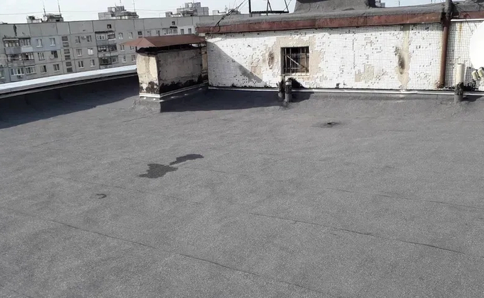 Покрівельні роботи будь-якої складності. Професійний ремонт даху на балконах, у квартирах та гаражах. Надійна покрівля для вашого комфорту.