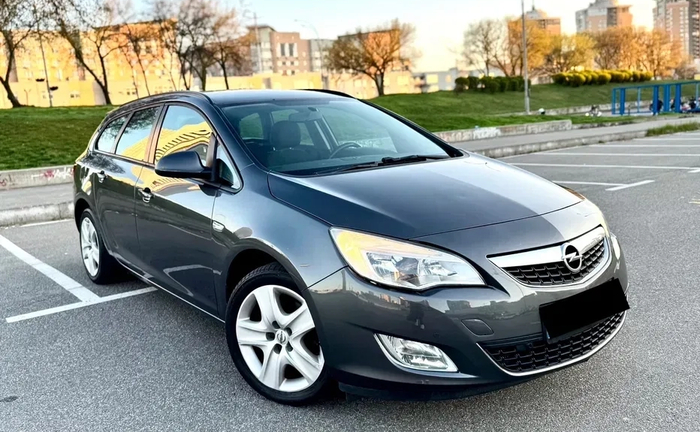 Автомобіль Opel Astra J, 2011 Автомобіль Opel Astra J, 2011