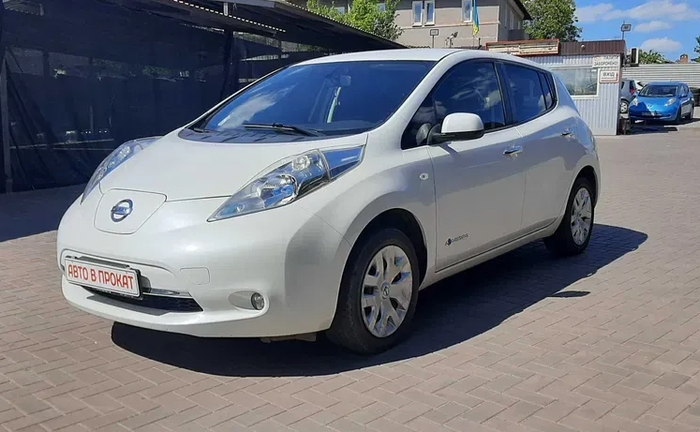 Авто Nissan під таксі Авто Nissan під таксі