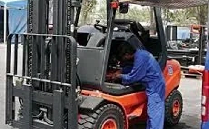 Технічне обслуговування автонавантажувачів та техніки для складу Технічне обслуговування автонавантажувачів та техніки для складу