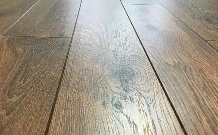 Укладання ламінату, монтаж плінтусу, комплексний ремонт