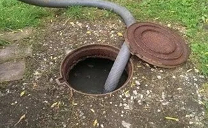 МУЛОСОС : Викачка каналізації . МУЛОСОС : Викачка каналізації .