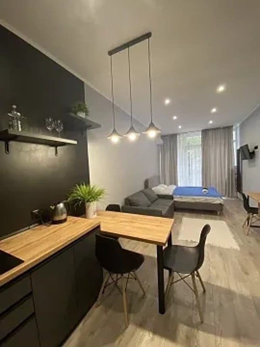 1-кімнатна квартира подобово у Ужгороді, вул. Тіхого, 13д — 1001572280  