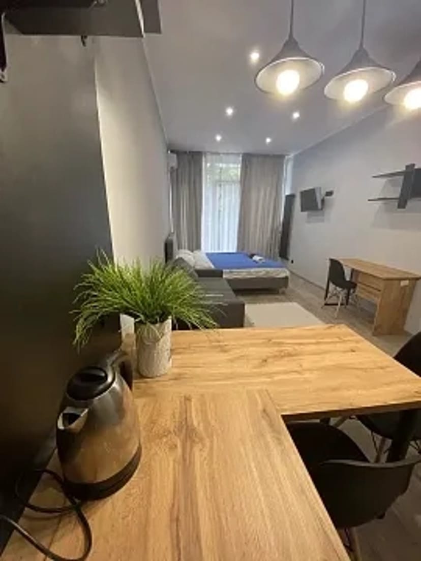 1-кімнатна квартира подобово у Ужгороді, вул. Тіхого, 13д — 1001572280  