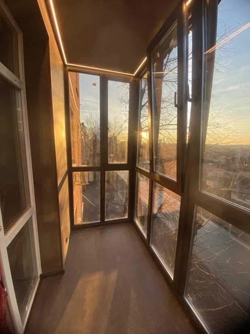 Балкони під ключ, виготовлення та встановлення будь-яких металопластикових конструкцій.