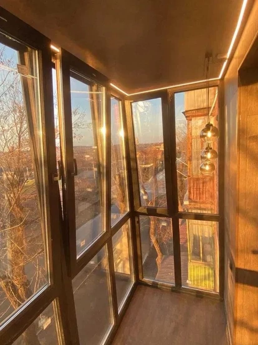 Балкони під ключ, виготовлення та встановлення будь-яких металопластикових конструкцій.