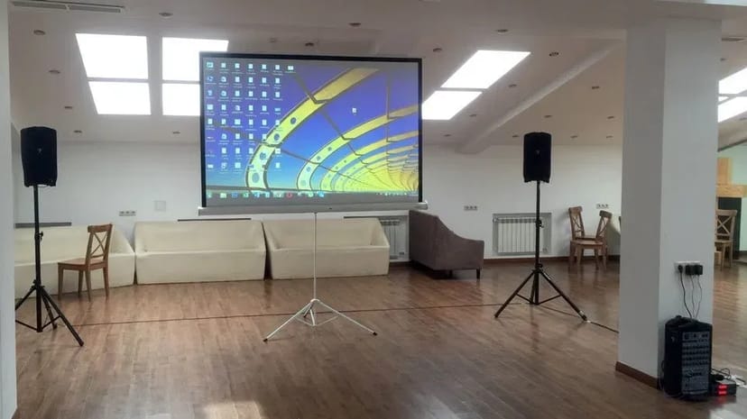 Проектор, екран