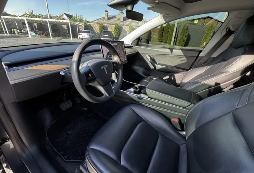 Подобово авто Tesla Model Y Львів