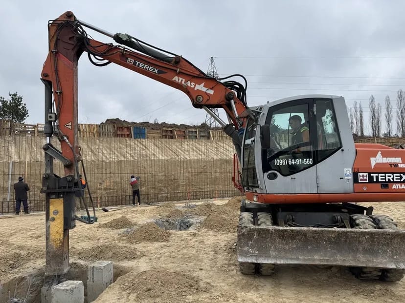 Послуги Екскаватора -гідромолота Atlas-Terex.Копаємо котлоани, септики