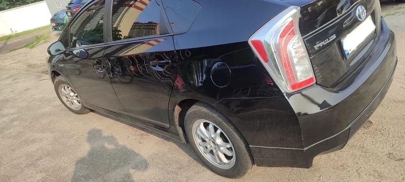 Авто Toyota Prius для особистого використання та під таксі