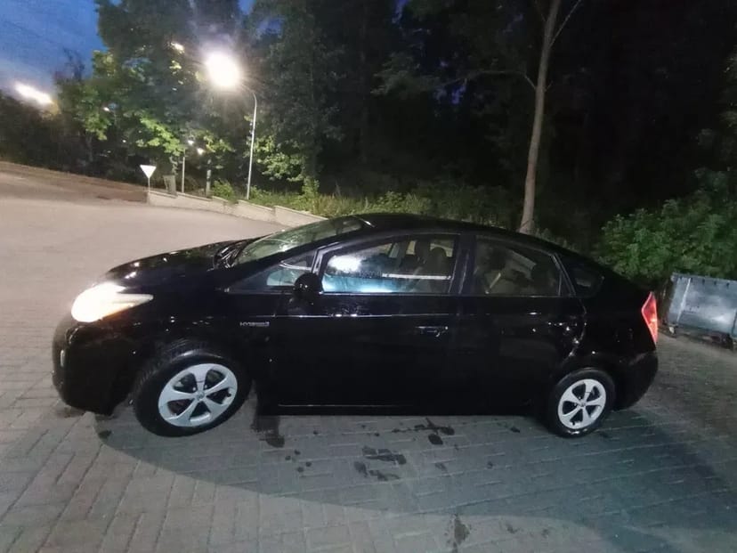 Авто Toyota Prius для особистого використання та під таксі
