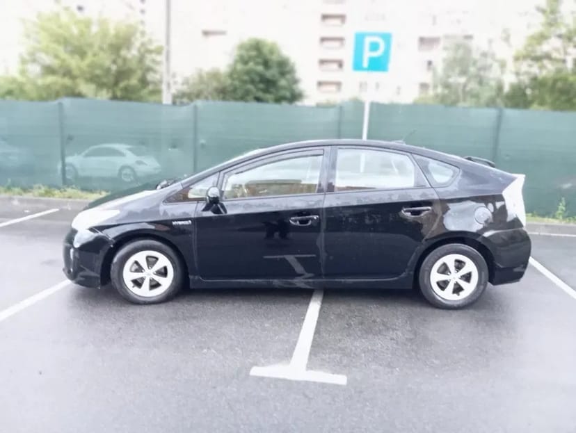 Авто Toyota Prius для особистого використання та під таксі