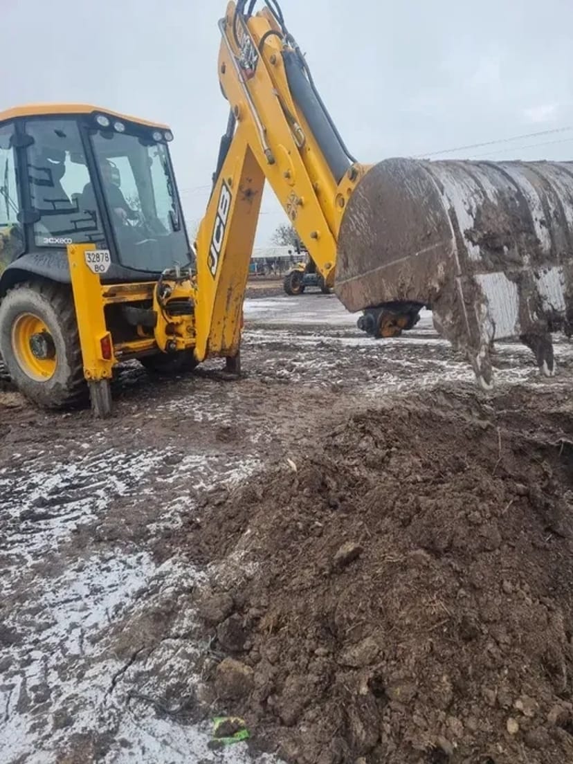Екскаватор  навантажувач JCB