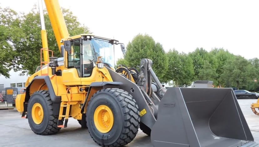 Навантажувач VOLVO L-180F з вантажопідйомністю до 18 000 кг
