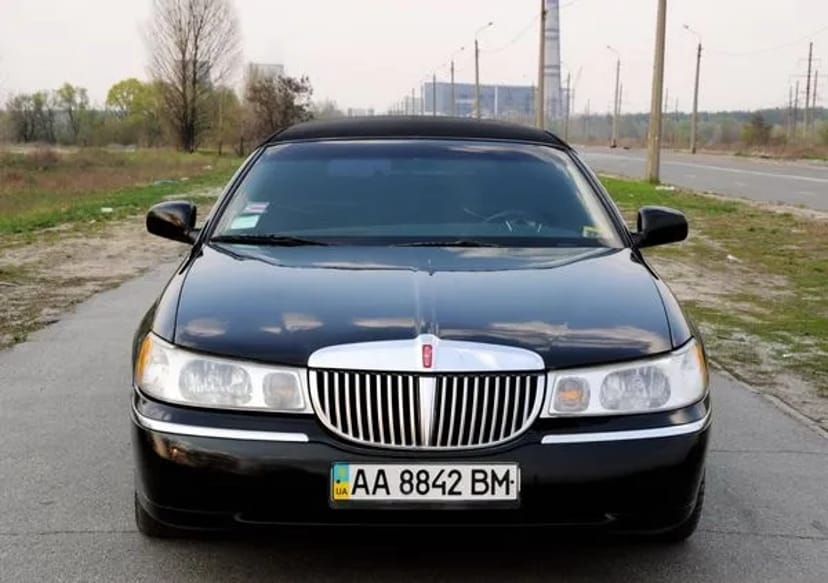 051 Лмузин на весілля Lincoln Town Car 