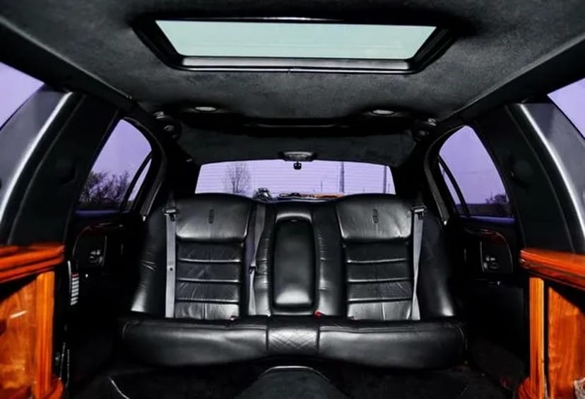 051 Лмузин на весілля Lincoln Town Car 