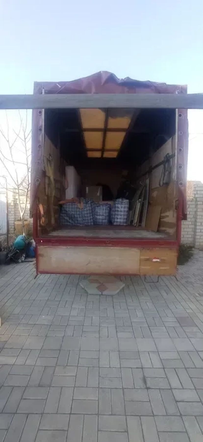 Вантажоперевезення, послуги вантажників.
