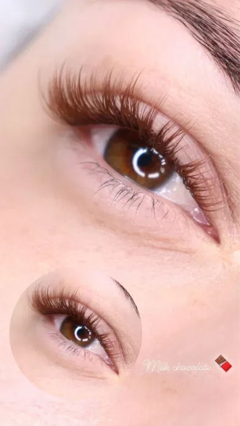 Професійне нарощування вій для створення виразного та ідеального погляду