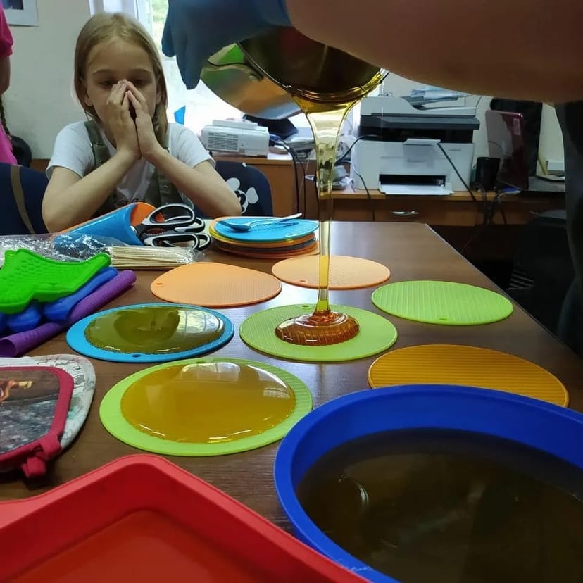 Проведення виїзних майстер-класів з карамелі для дітей в школах, садочках та розважальних закладах Дніпро, Україна