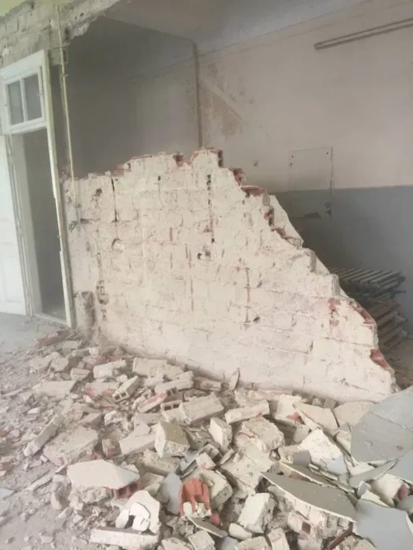 Демонтаж стін штукатурки стяжки квартирні демонтажі.