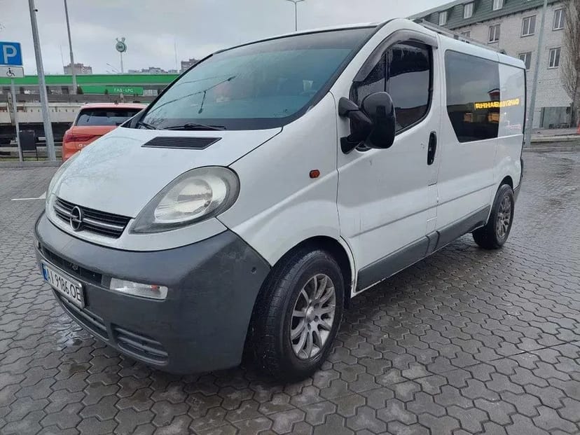 Бус Opel Vivaro у користування. Комфорт